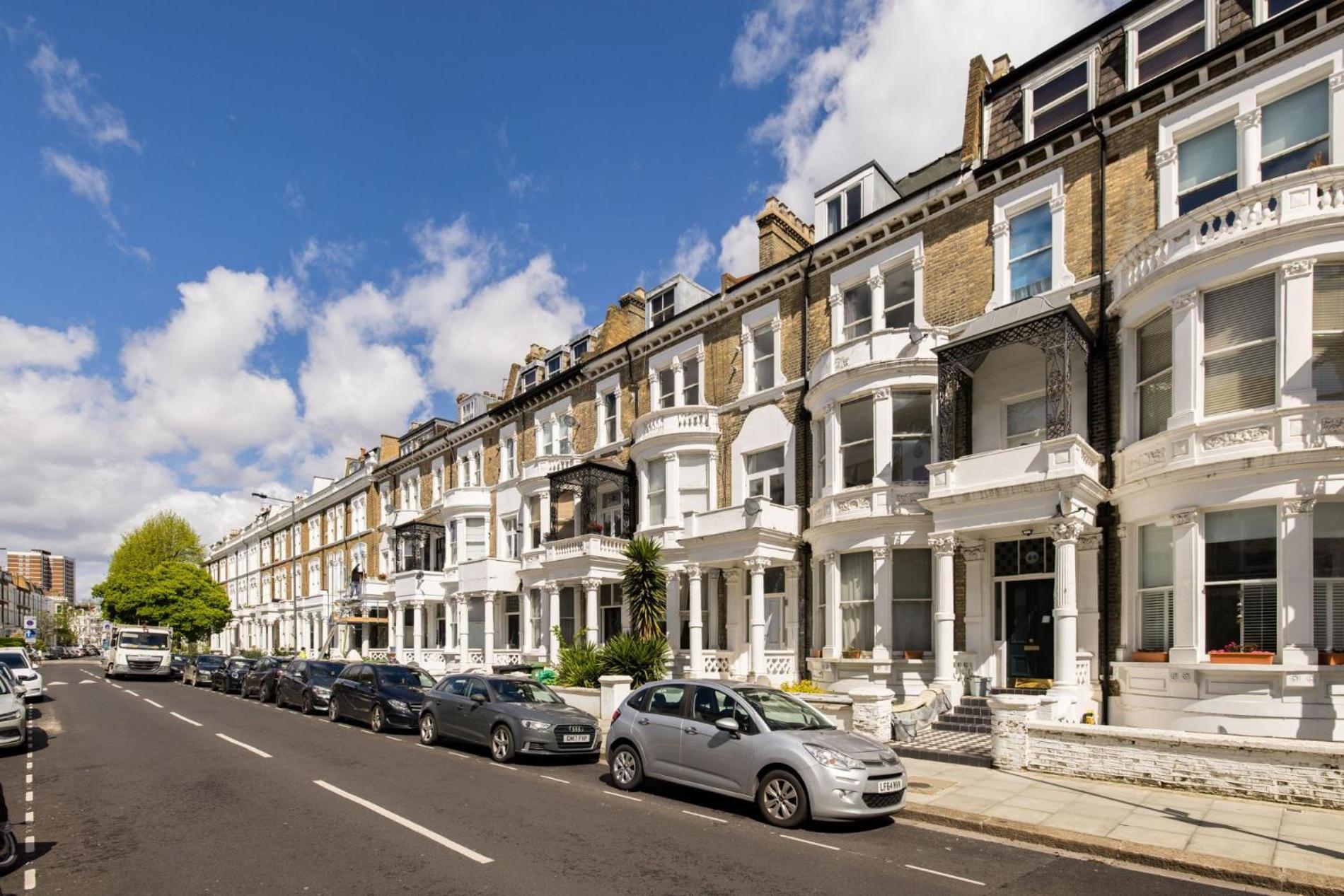 Appartamento Olympia's Torch 1 Bedroom In Kensington Londra